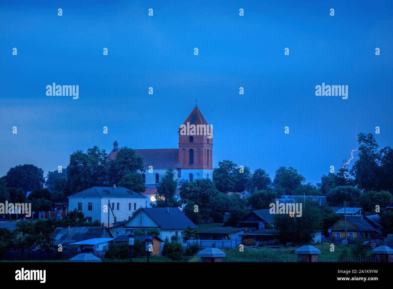 Kirche in Mir bei Gewitter. Mir, Gebiet Grodno, Weißrussland. Stockfoto