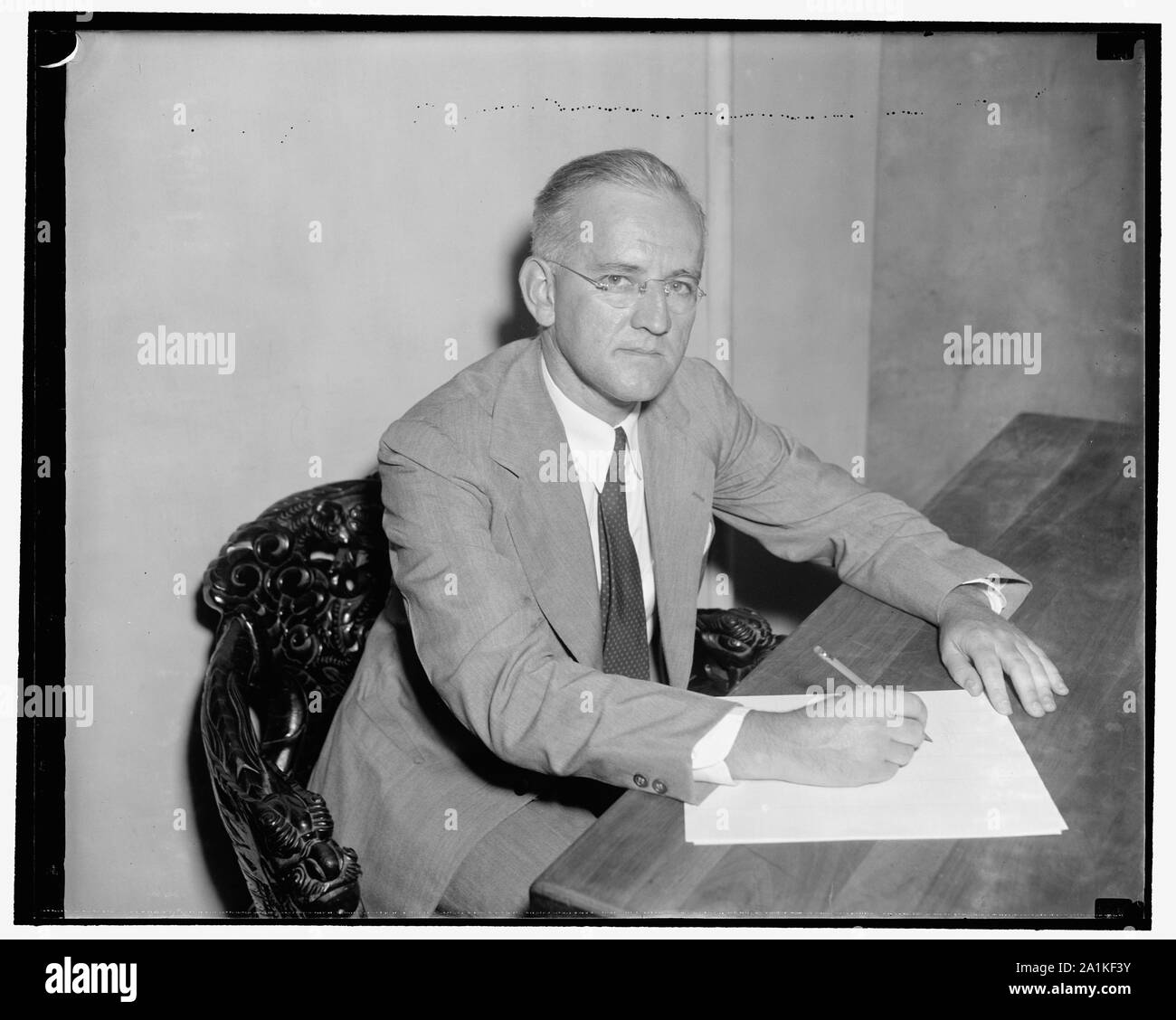 Neue administrative Assistentin des Präsidenten. Washington, D.C., 17. Eine neue informelle Bild von Lauchlin Currie, stellvertretender Direktor der Abteilung der Federal Reserve Board der Forschung und Statistik, die letzte Woche war von Präsident Roosevelt zu einem der sechs neu erstellte Beiträge der Administrativen, Assistent des Präsidenten ernannt. Stockfoto