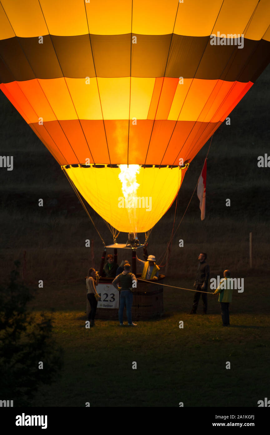 Brilon, Nordrhein-Westfalen/Deutschland - 2. September 2019: Warsteins internationale montgolfiade ist die Veranstaltung mit Heißluftballons. Am Ende. Stockfoto