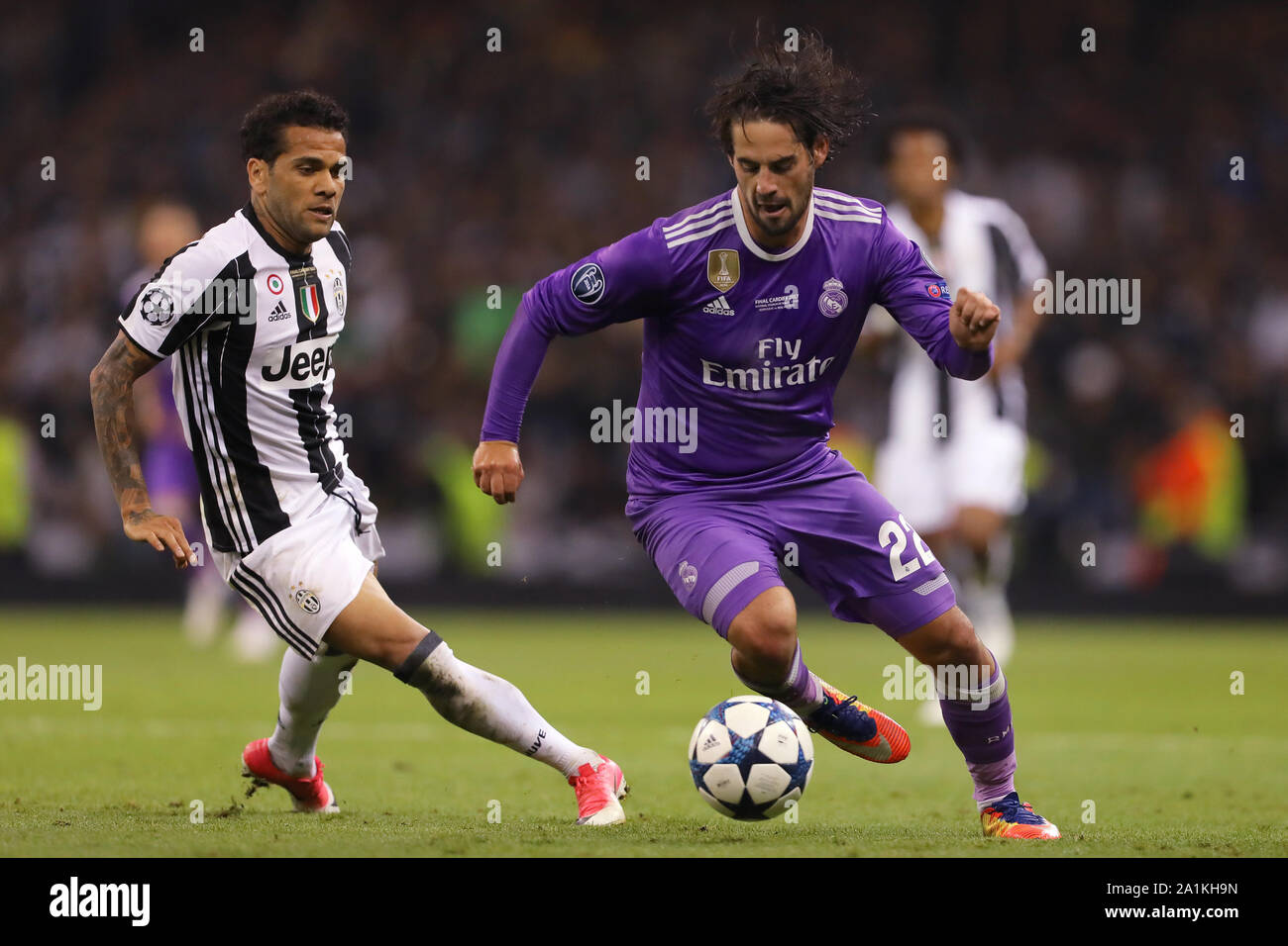 Isco von Real Madrid und Daniel Alves von Juventus Turin - Juventus Turin gegen Real Madrid, der UEFA Champions League, National Stadium von Wales, Cardiff - 3. Juni 2017. Stockfoto