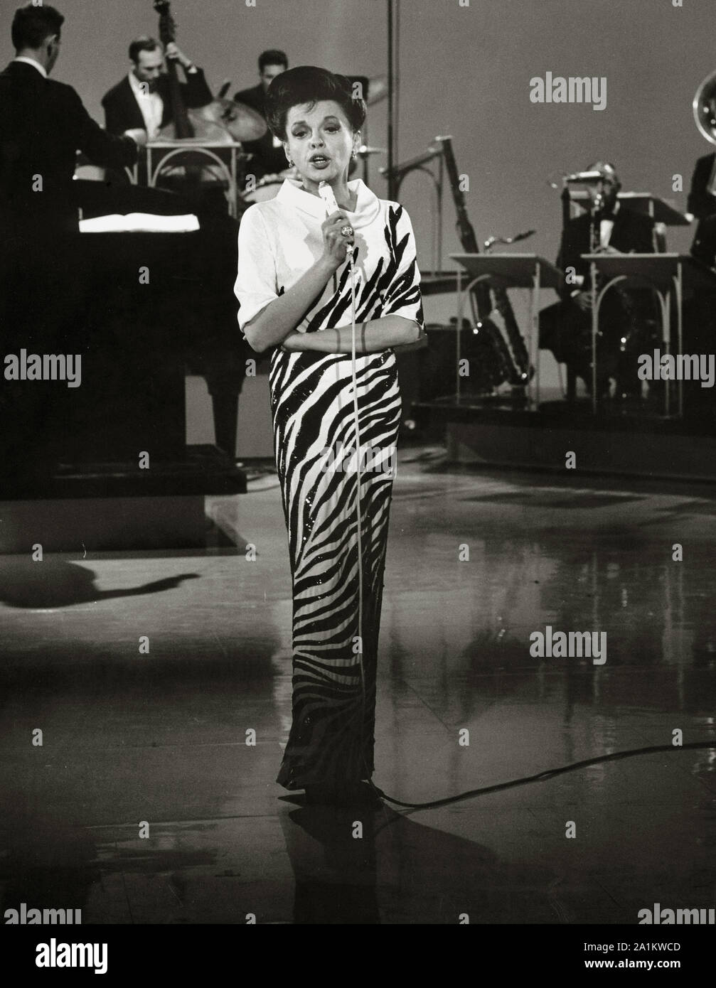Judy Garland auf Ihr Fernsehen Show", die Judy Garland Show" ca. 1963 CBS Datei Referenz #33848-679 THA Stockfoto