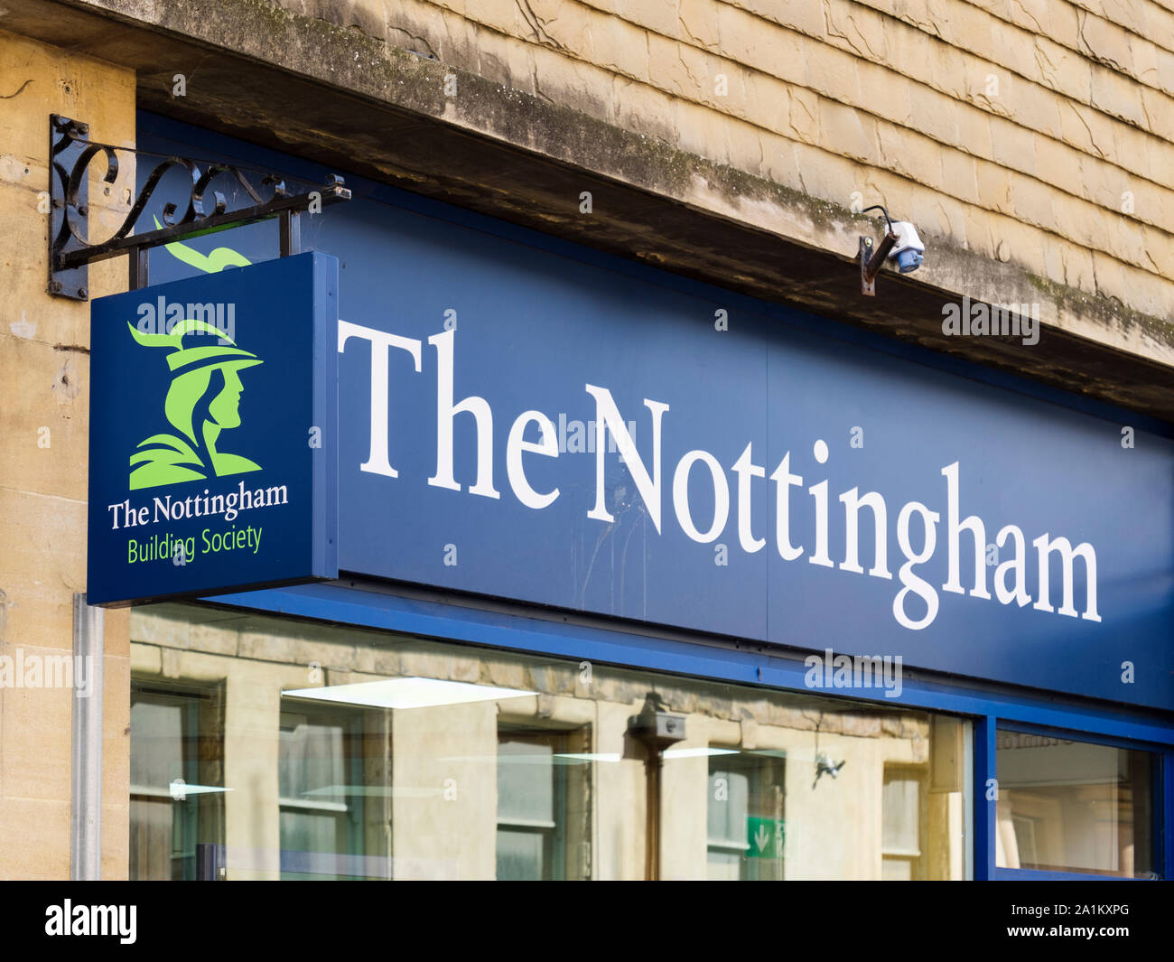 Das Nottingham Gebäude Gesellschaft Zeichen über der Bankfiliale. High Street, Stamford, Lincolnshire, England, Vereinigtes Königreich, Großbritannien Stockfoto