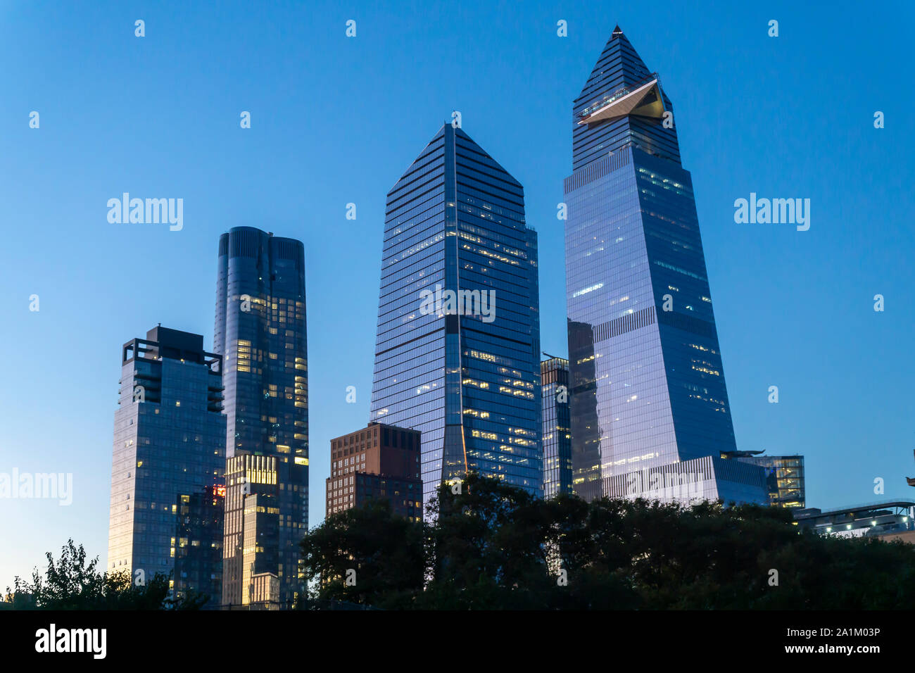 10 Hudson Yards, Mitte, 30 Hudson Yards, rechts, und andere Entwicklung rund um die Hudson Yards in New York am Samstag, 21. September 2019. (© Richard B. Levine) Stockfoto