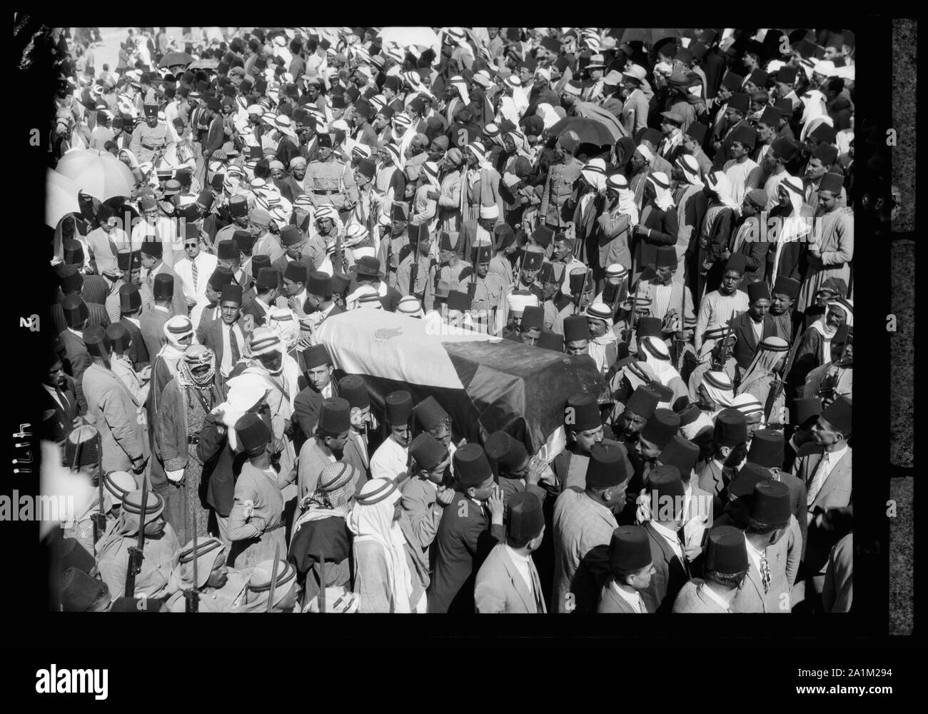 Bemerkenswerte Besucher und ca. chronologischen Ereignissen seit 1930. Schatulle von König Hussein in Trauerzug Stockfoto