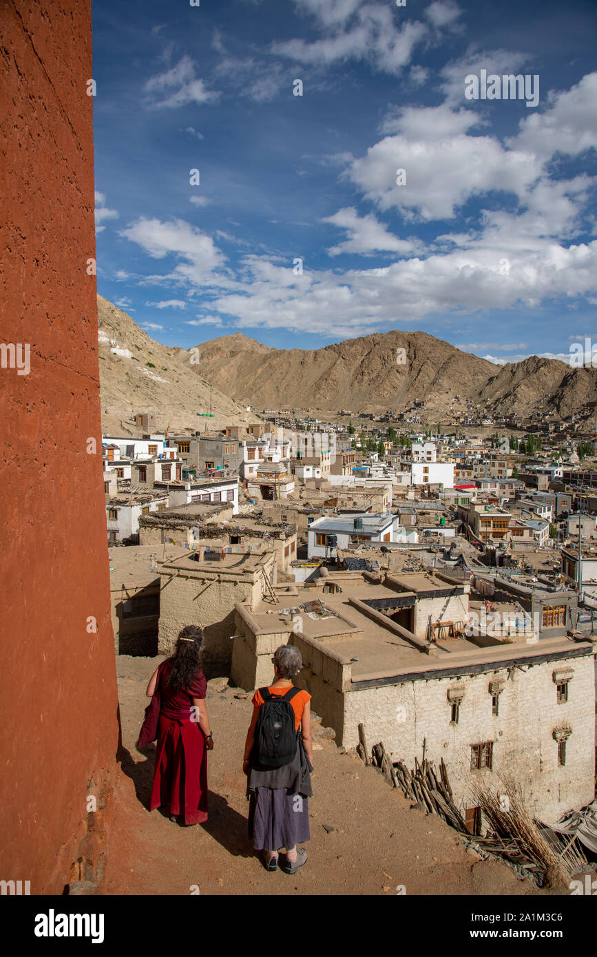 Weibliche Mönche in Leh in Ladakh in Indien Stockfoto