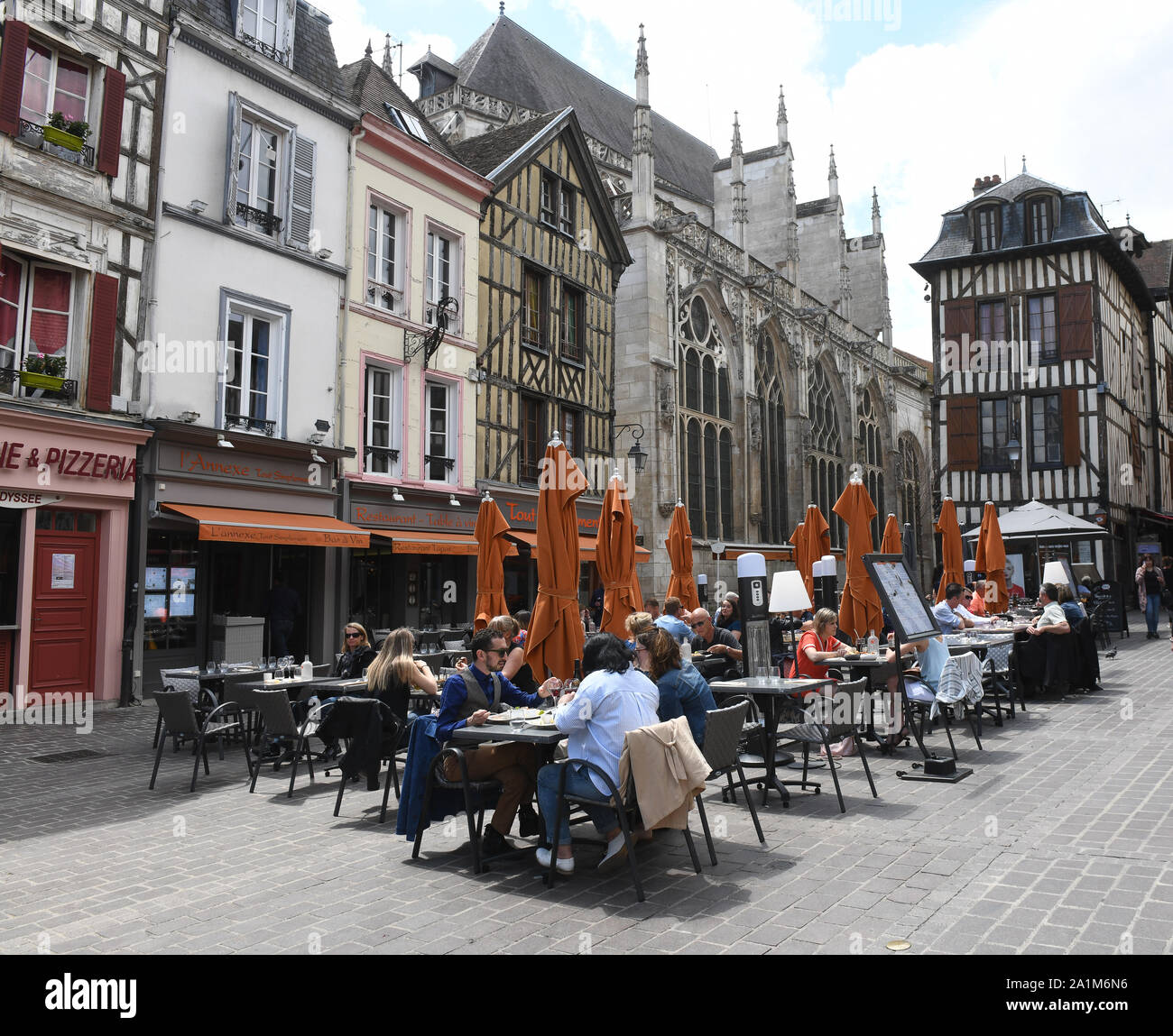 Speisen in Street Restaurant Troyes, Frankreich, Europa Stockfoto