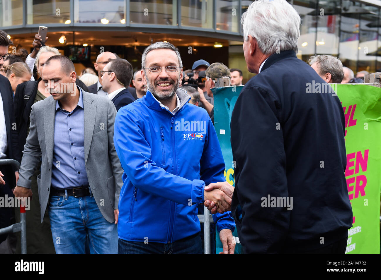 Der ehemalige Innenminister Herbert Kickl während einer Wahlkampfveranstaltung der rechten Freiheitlichen Partei Österreichs (FPÖ) vor den Sonntag snap Parlamentswahlen. Am 29. September 2019 Parlamentswahlen stattfinden als Ergebnis einer versteckte-Kamera Aufnahmen, wo die OeVP der Koalitionspartner, die rechtsextreme Freiheitliche Partei (FPÖ) wurde in einen Korruptionsskandal gefangen und brachte die Regierung übernehmen. Stockfoto