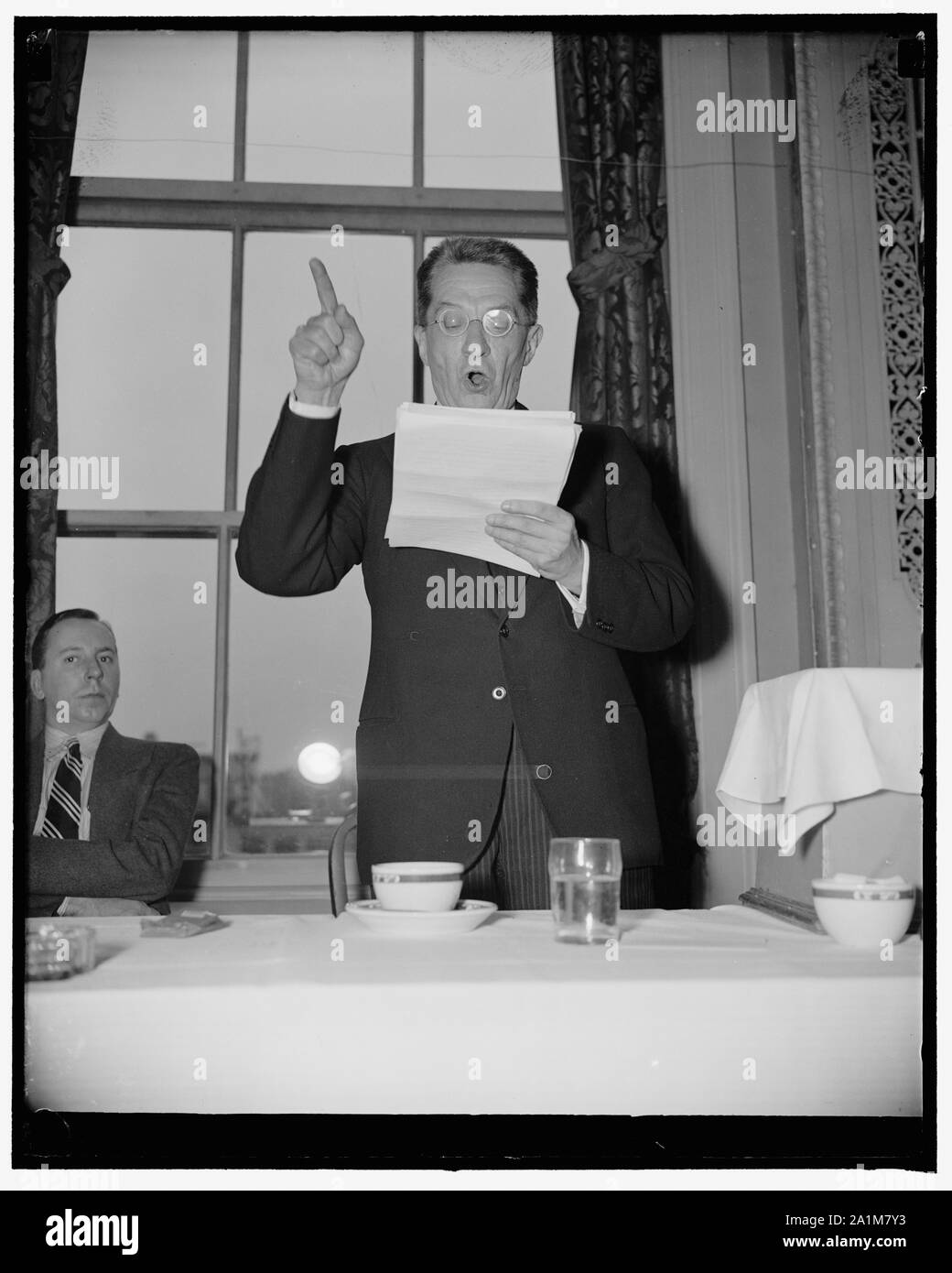 Off-the-record. Washington, D.C., am 21. April. Alexander Kerenski, Leiter der Russischen provisorischen Regierung von 1917, und der später vom Land wurde von Lenin vertrieben, war Gast des National Press Club an einem Mittagessen heute. Bedingungen in Europa, wie dies der ehemalige Staatsmann erlebt wurden den Journalisten in einem off-the-record sprechen, 4/21/38 beschrieben Stockfoto