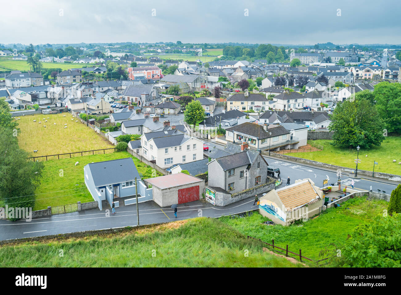 Cashel Stadt in Irland von oben gesehen. Stockfoto