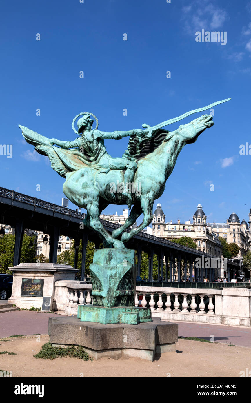 La France renaissante" Statue von dänischen Bildhauer Holger Wederkinch, Bir-Hakeim Brücke, Paris, Frankreich Stockfoto