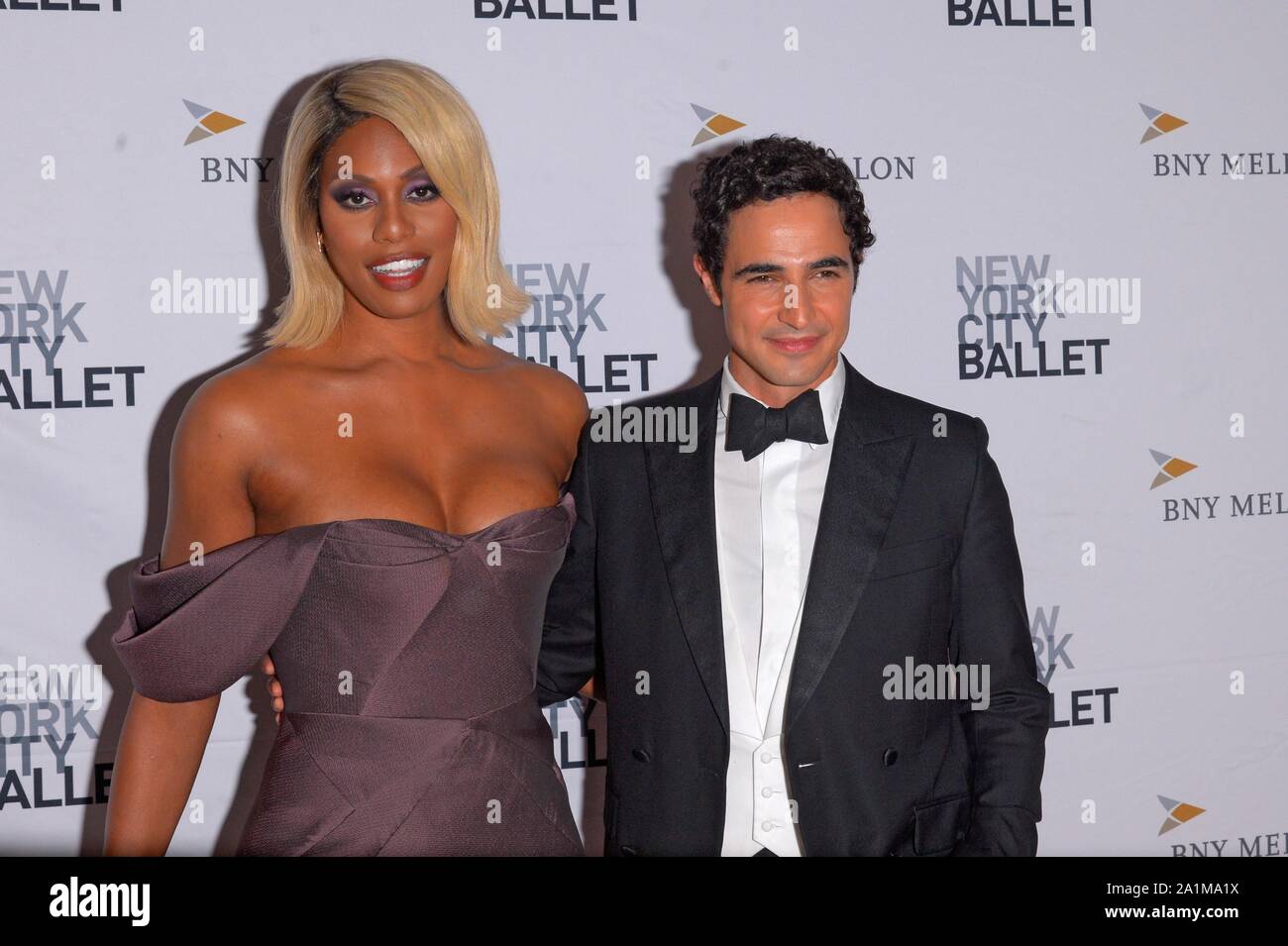 NEW YORK, NY - 26. SEPTEMBER: Laverne Cox und Zac Posen der 8. jährlichen New York City Ballet Herbstmode Gala an David H. Koch Theater, Lincoln teilnehmen Stockfoto