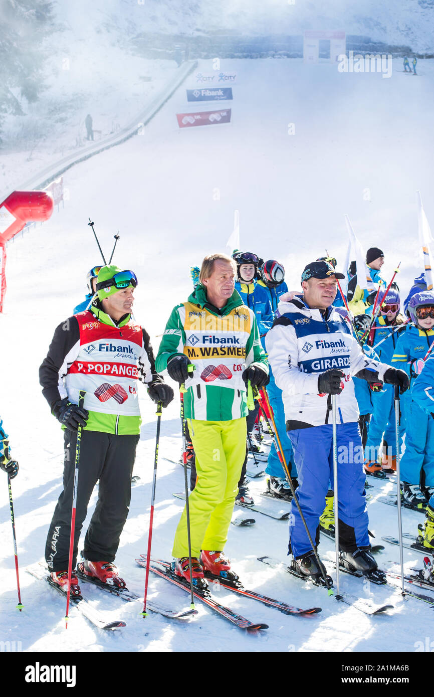 Bansko, Bulgarien - 12. Dezember 2015: neue Skisaison geöffnet 2015-2016 in Bansko, Bulgarien. Marc Girardelli, Markus Wasmeier, Petar Popangelov Stockfoto