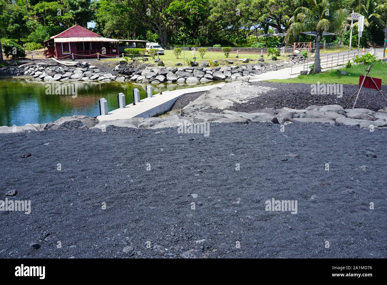 Der Bootsanleger im Isaac Hale Beach Park wurde vollständig gesperrt, nachdem sich 2018 aus den Ausbrüchen des Kilauea Vulkans ein neuer Strand gebildet hatte. Stockfoto