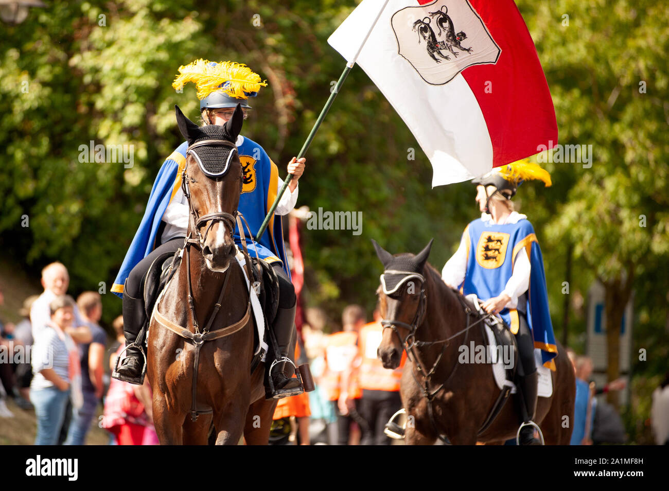 Deutschland, Baden Württemberg, Niederstetten. September 2019. Traditionelle herbstliche Ernte Fest. Dekoriert Traktor mit castl Stockfoto