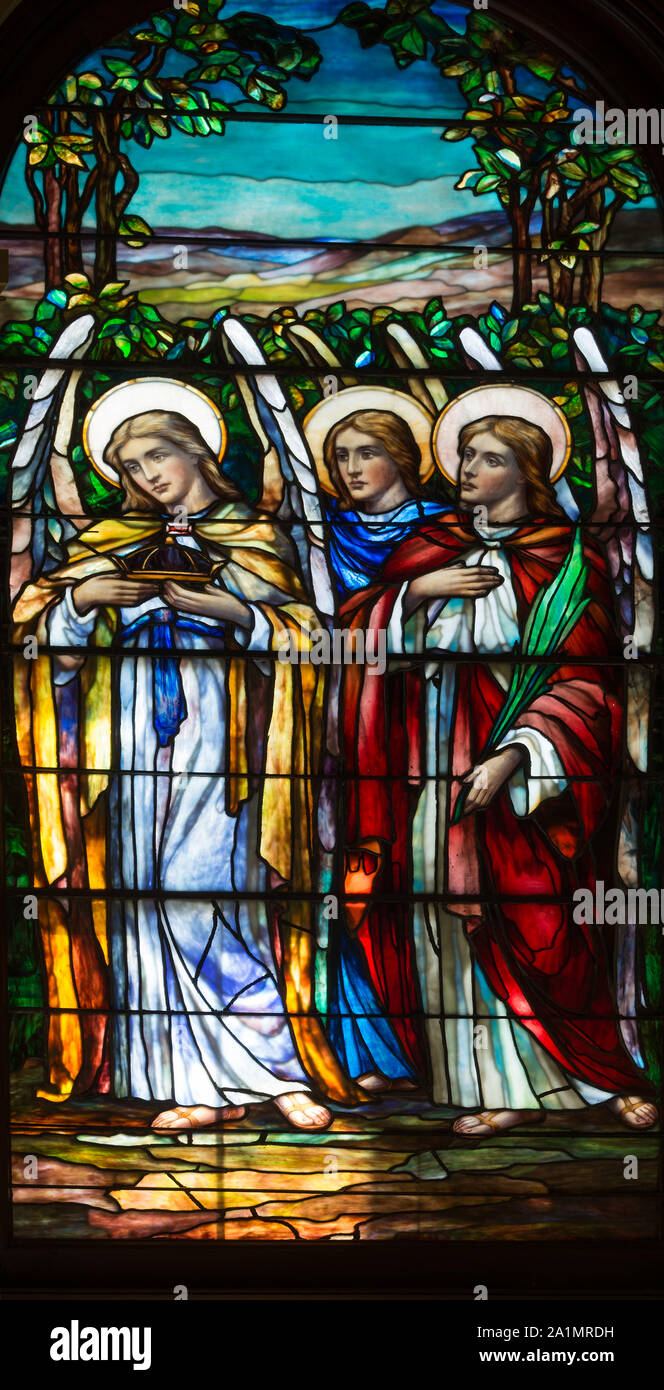 Eine der 49 viktorianischen Buntglasfenster, vom renommierten J & R Lamm Studios innerhalb der ersten presbyterianischen Kirche in Orange, Texas Stockfoto