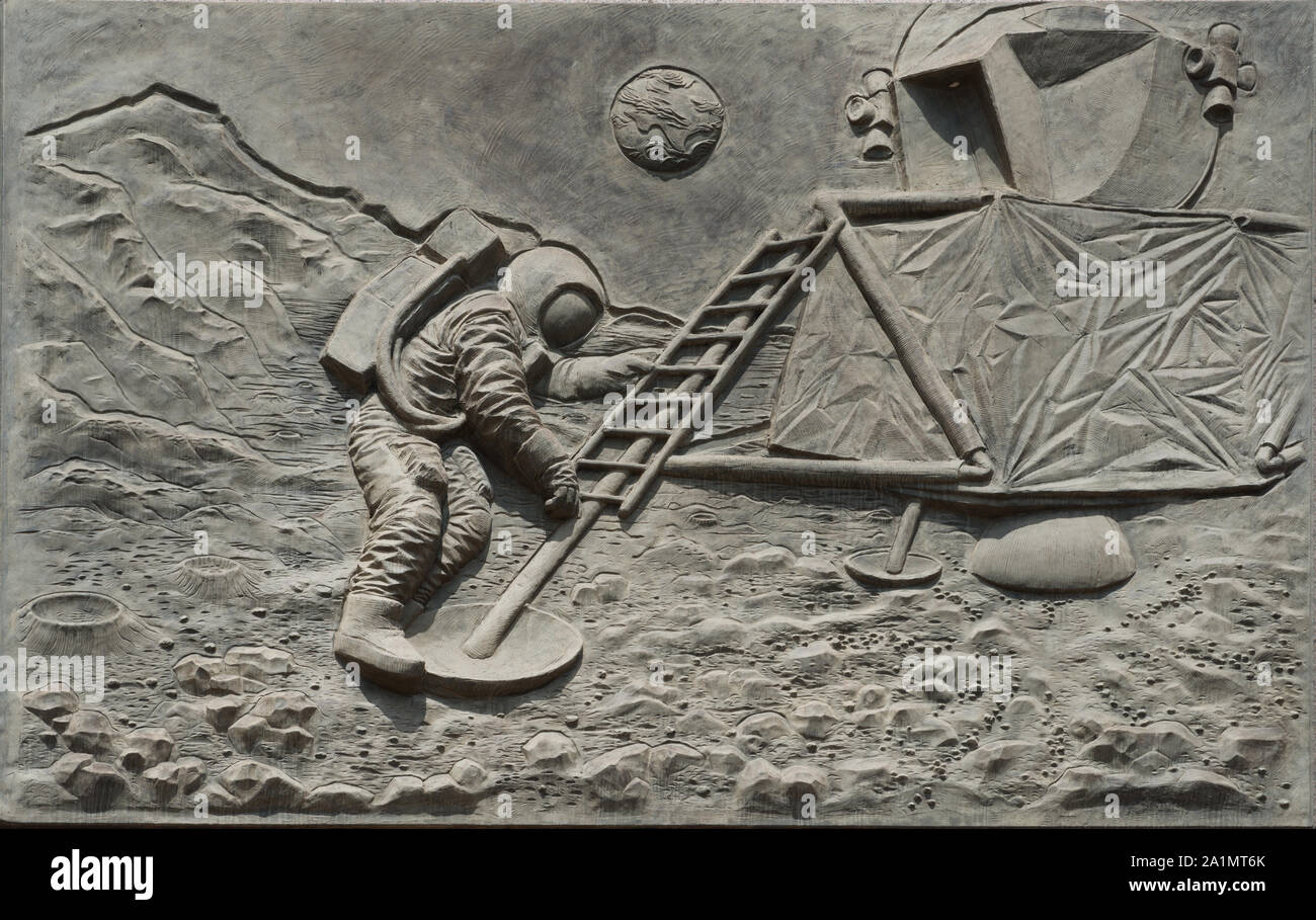 Eine von sechs 11-von-16-Fuß-Betonplatten porträtiert einen Moment in Texas Geschichte auf der Wand des Bob Bullock State History Museum in Austin, Texas Stockfoto