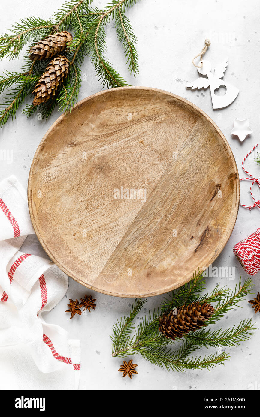 Weihnachten, Noel oder Neues Jahr essen flach Hintergrund mit Weihnachten Dekorationen und Tannenbaum Stockfoto