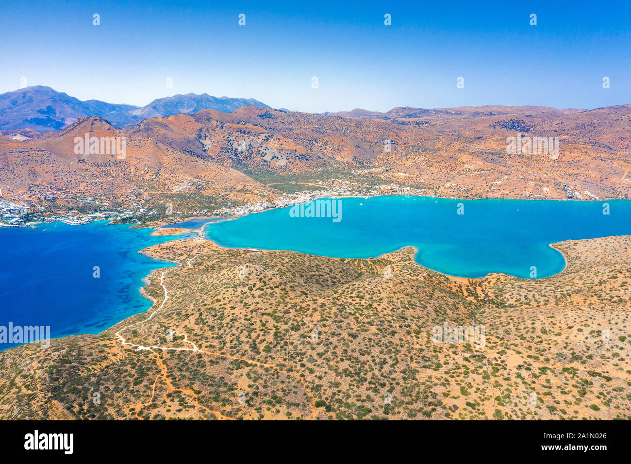 Panoramablick auf den Golf von Elounda mit dem berühmten Dorf Elounda und der Insel Spinalonga, Crete, Griechenland Stockfoto