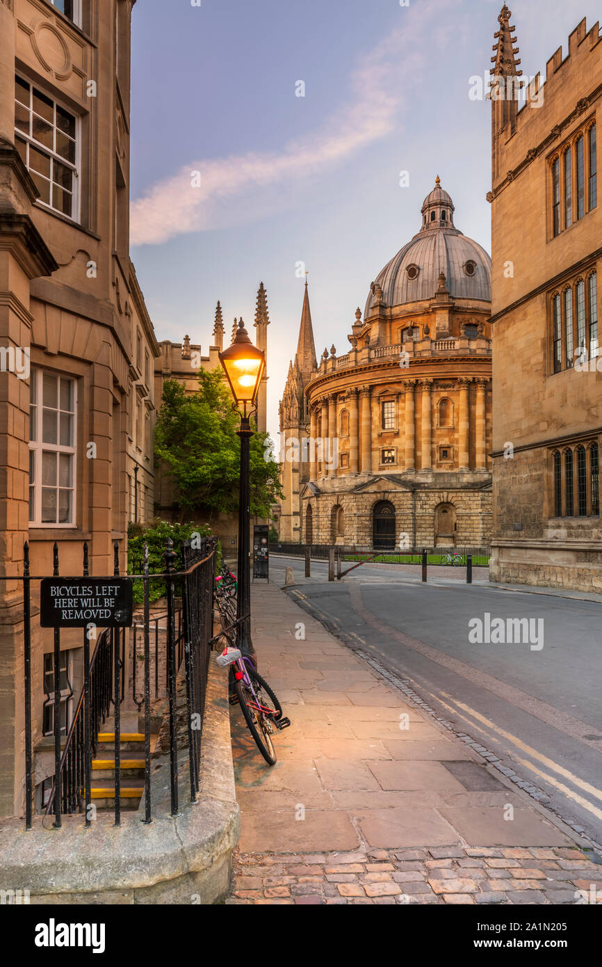 Die Radcliffe Camera ist ein Gebäude von der Universität Oxford, von James Gibbs im neo-klassischen Stil. Das berühmte Gebäude im Centr Stockfoto