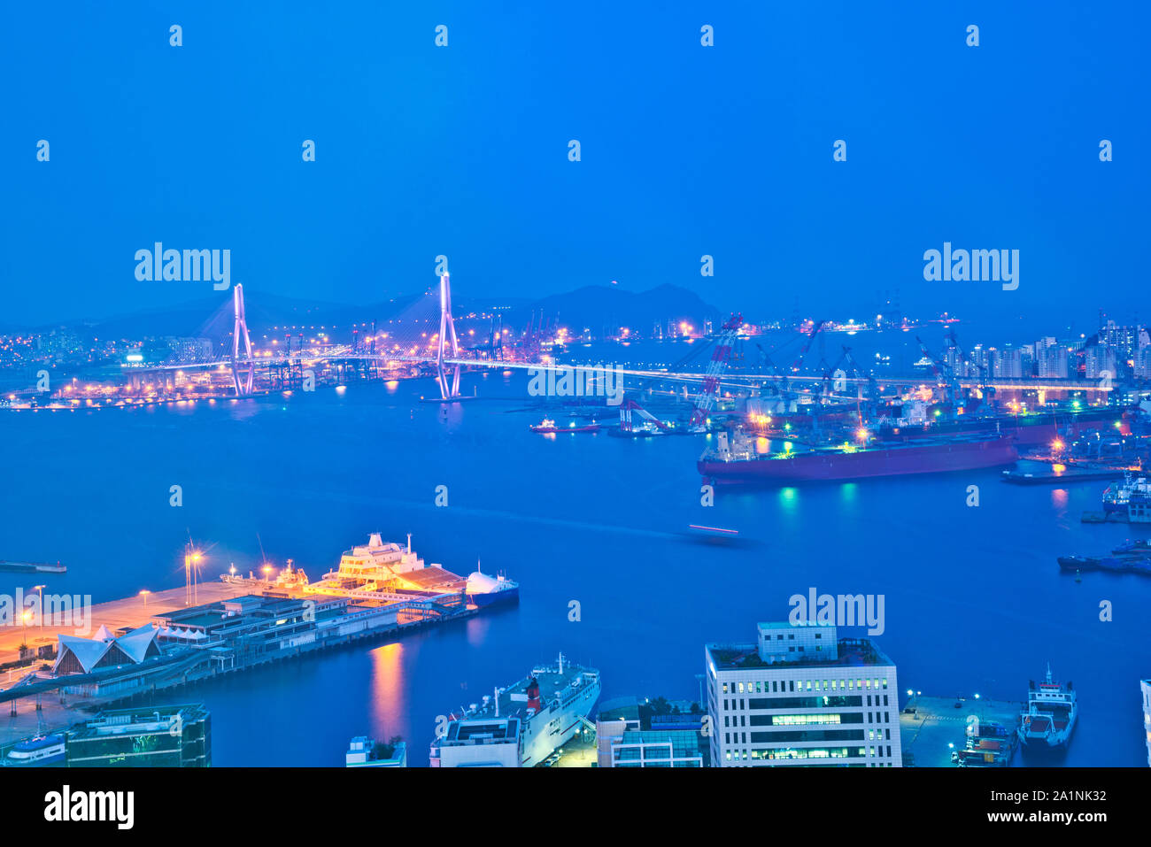 Busan Stadtbild und Gwangan Brücke in Südkorea. Stockfoto
