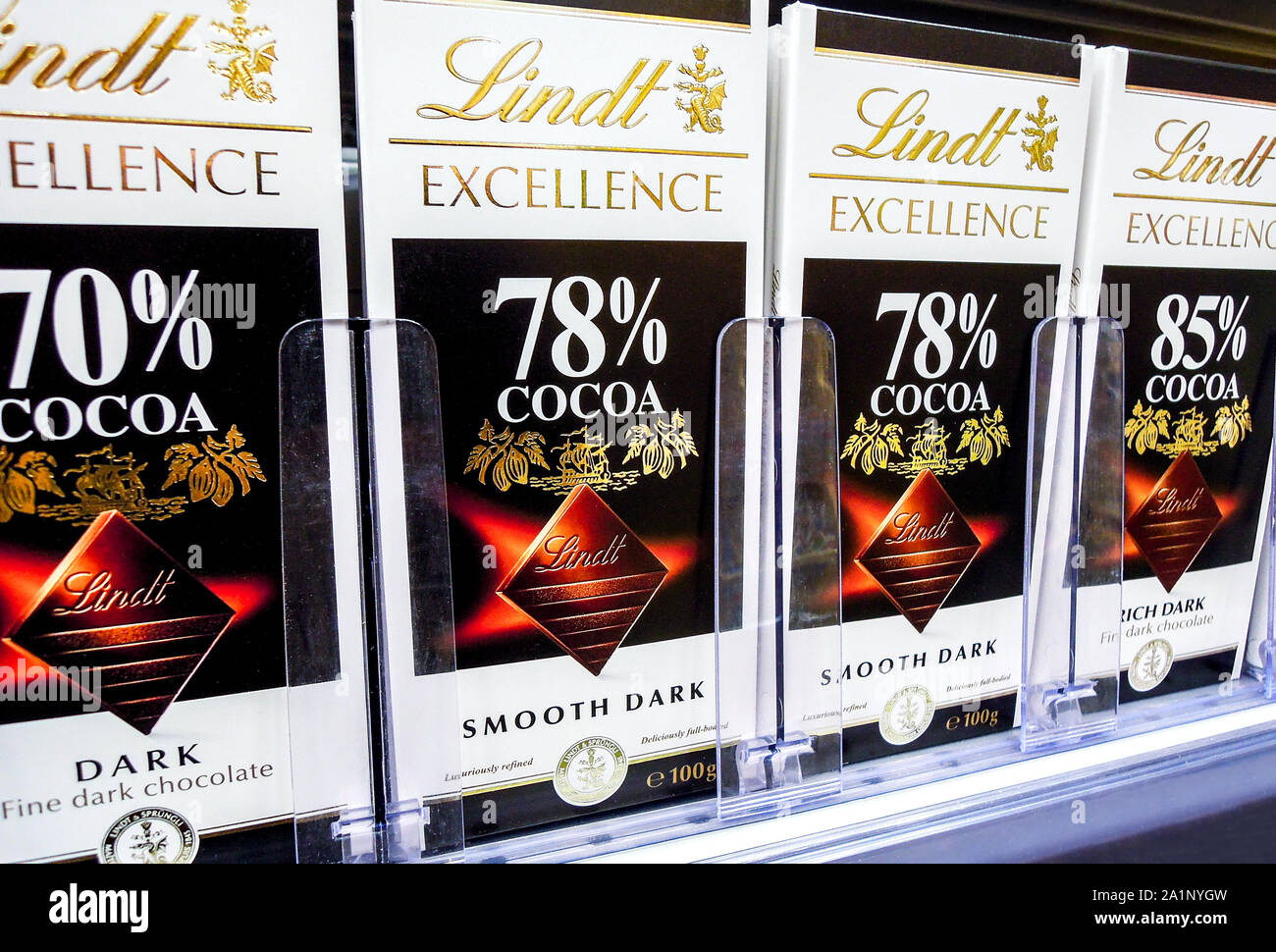 Lindt Milk Chocolates Stockfotos Und Bilder Kaufen Alamy