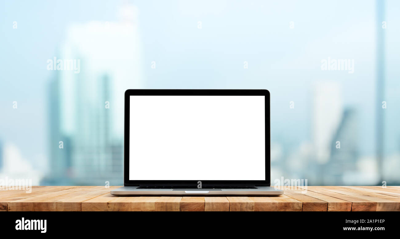 Moderne Computer, Laptop mit leeren Bildschirm auf Counter bar (Store Shop) und Fenster anzeigen Hintergründe Stockfoto