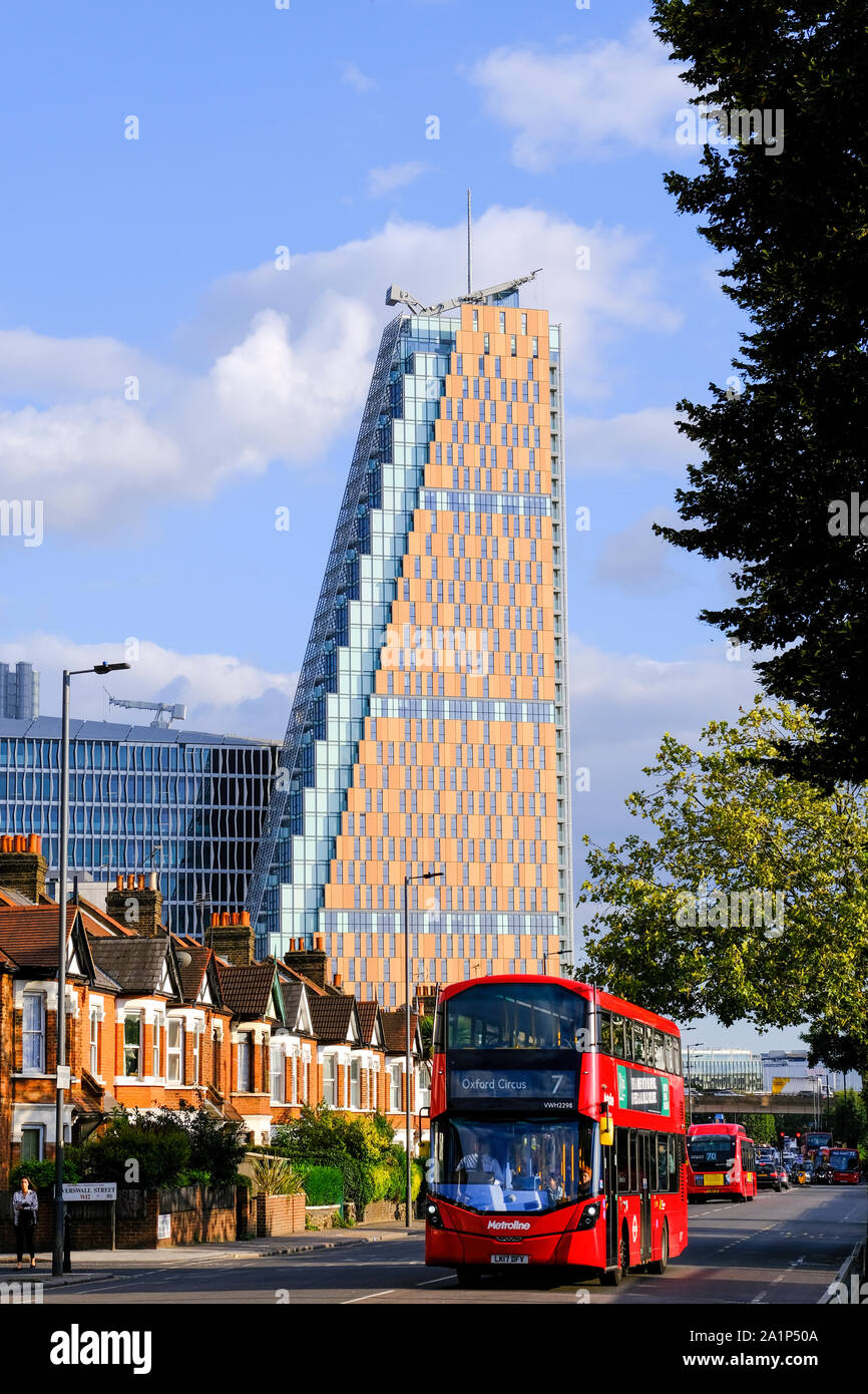 Alte und neue, Wood Lane, Acton, W12, London, Vereinigtes Königreich Stockfoto