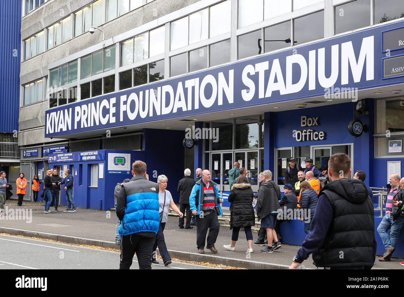 London, Großbritannien. 28 Sep, 2019. London, Großbritannien. 28 Sep, 2019. Sky Bet Championship Match zwischen den Queens Park Rangers, West Bromwich Albion an Kiyan Prinz Stiftung Stadion, London am Samstag, den 28. September 2019. (Credit: John cripps | MI Nachrichten) nur die redaktionelle Nutzung, eine Lizenz für die gewerbliche Nutzung erforderlich. Credit: MI Nachrichten & Sport/Alamy leben Nachrichten Stockfoto