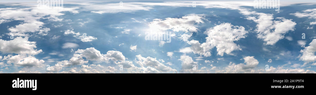 Nahtlose bewölkt blauer Himmel hdri Panorama 360 Grad Betrachtungswinkel  mit Zenith und schöne Wolken für die Verwendung in 3D-Grafik wie Sky Dome  oder Bearbeiten drone Schuß Stockfotografie - Alamy