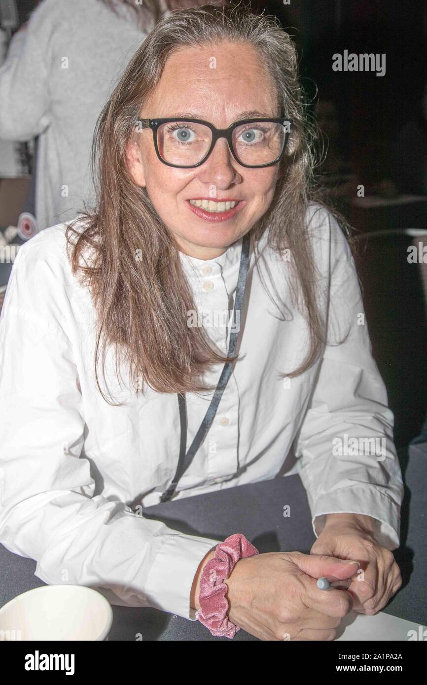 London, Großbritannien. 28 Sep, 2019. Autoren von Krimis auf der diesjährigen Kapitalverbrechen Festival versammelt. Yrsa Siguroeardoettir am Fall der Krimiautoren. Quelle: Uwe Deffner/Alamy leben Nachrichten Stockfoto
