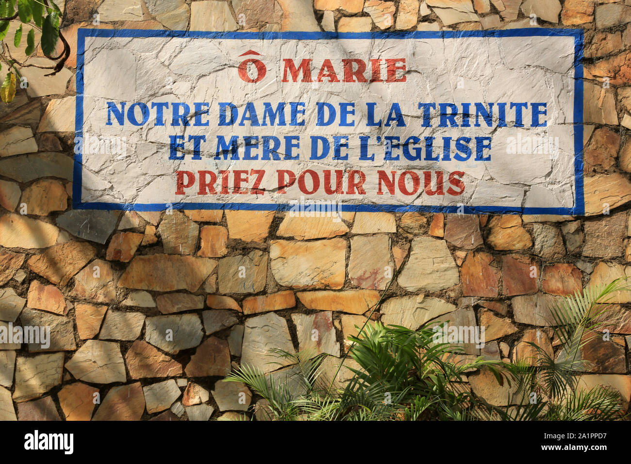 Notre-Dame de la Trinité et Mère de l'église, priez pour nous. Eglise Notre-Dame de la Trinité. Atakpamé. Bénin. Stockfoto