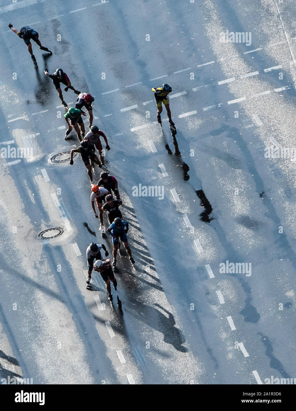 Berlin, Deutschland. 28 Sep, 2019. Inline Treiber sind auf dem Weg in die Inline Skating Marathon am Potsdamer Platz. Credit: Paul Zinken/dpa/Alamy leben Nachrichten Stockfoto