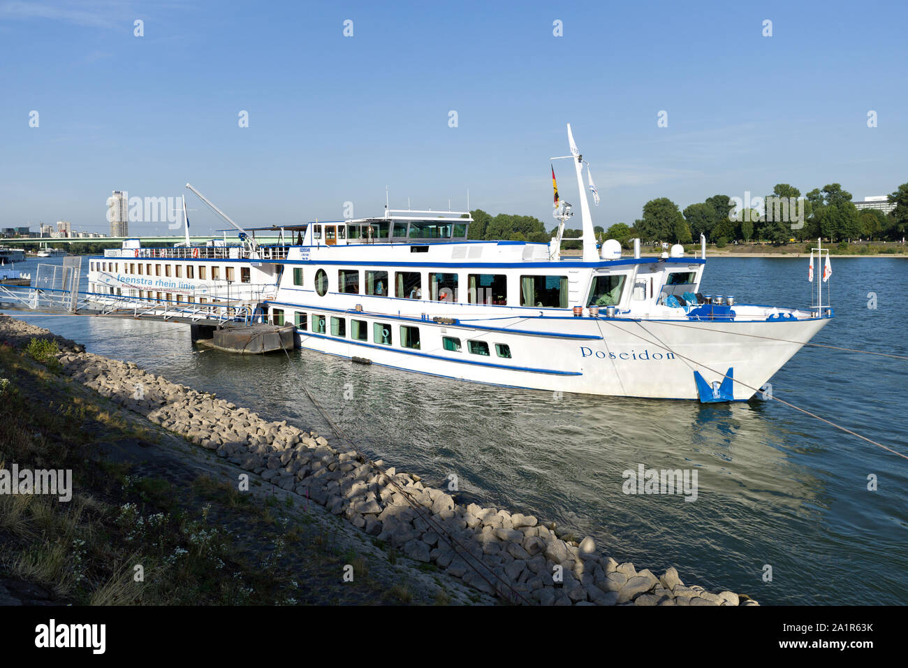 Niederländische Fluss Kreuzfahrtschiff POSEIDON von Feenstra Rijn Lijn Stockfoto