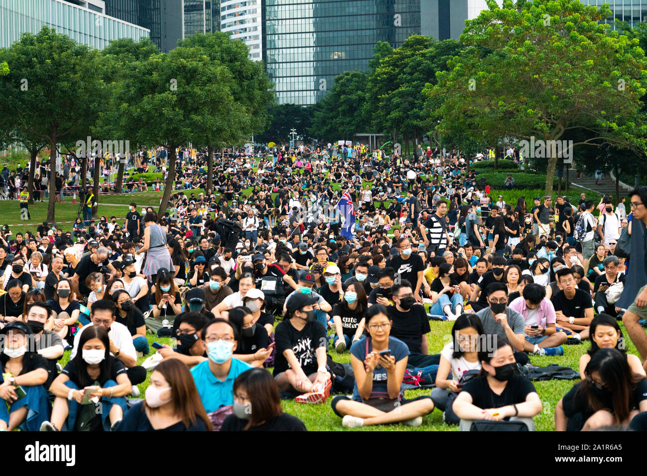 Central, Hong Kong. 28 Sep, 2019. Rallye durch Tausende von pro-demokratischen Verfechter am zentralen staatlichen Stellen bei Tamar Park der 5. Jahrestag des Beginns der Regenschirm Bewegung zu markieren. Credit: Iain Masterton/Alamy leben Nachrichten Stockfoto