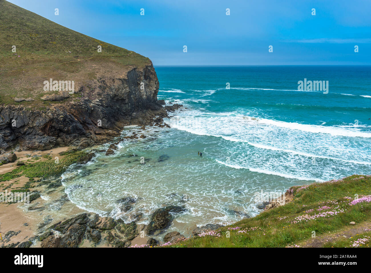 Atemberaubende Küstenlandschaft an der Kapelle Porth auf der hl. Agnes Heritage Coast in Cornwall, England, Großbritannien. Stockfoto