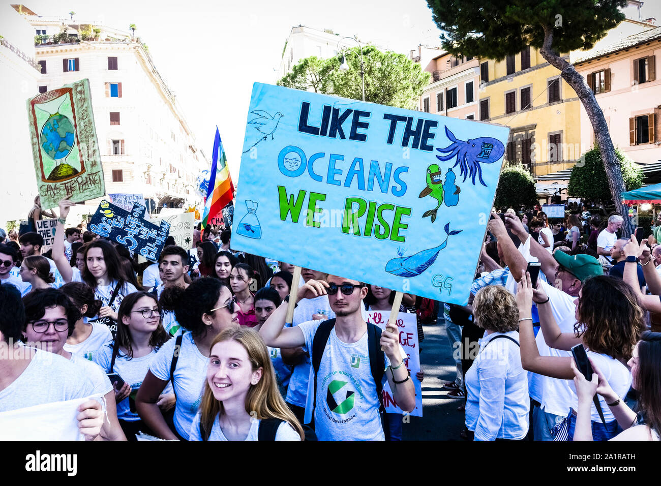 Fridays for Future (FFF). Rom dritter globaler Klimaschutzstreik für die Zukunft. Demonstration junger Studenten protestiert gegen den Klimawandel. Systemänderung nicht Klimawandel. - Studenten, die ein Banner hochhielten, gingen auf die Straße, um gegen den globalen Klimawandel in Zentral-Rom, Italien, Europa, der Europäischen Union, der EU zu demonstrieren. Jeden Freitag skrike. september 2019. Stockfoto