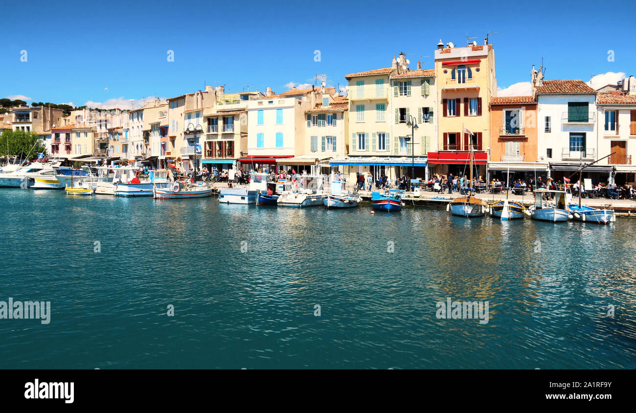 Boote im Mittelmeer Hafen von Cassis. Provence, Frankreich Stockfoto