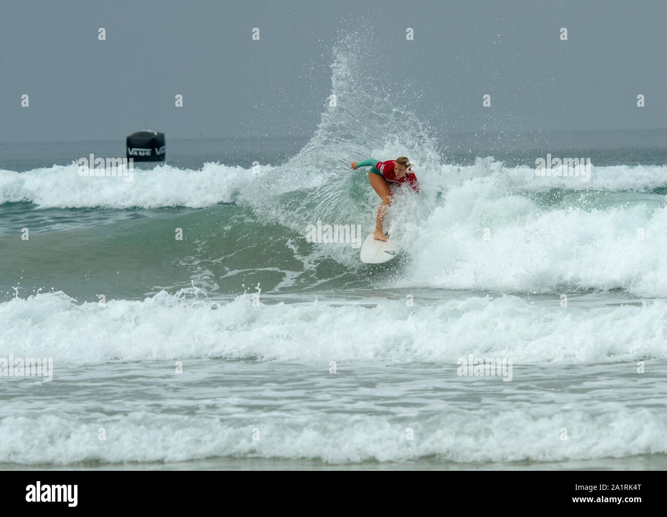 Pro Surfer Tessa Thyssen Frankreichs konkurrieren auf dem 2019 US Open über Surfen Stockfoto