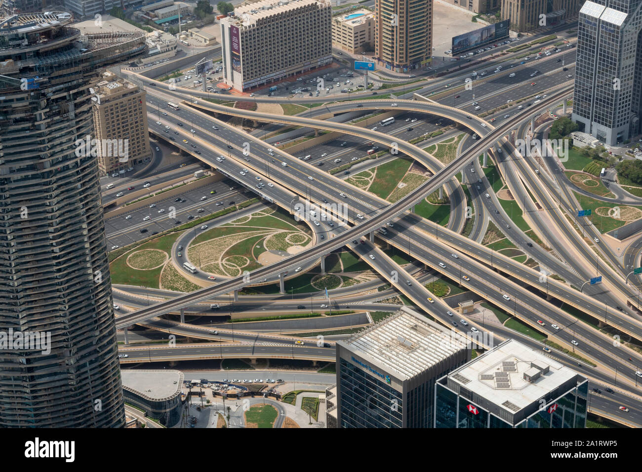 Blick auf den Verkehr Austausch in Dubai vom Burj al-Khalifa, Vereinigte Arabische Emirate Stockfoto