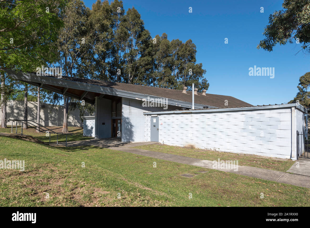 Der Osten Lindfield Community Center an der Nordküste von Sydney ist ein modernes Gebäude, das nach dem Krieg möglicherweise von Robertson und Hindmarsh Architekten Stockfoto