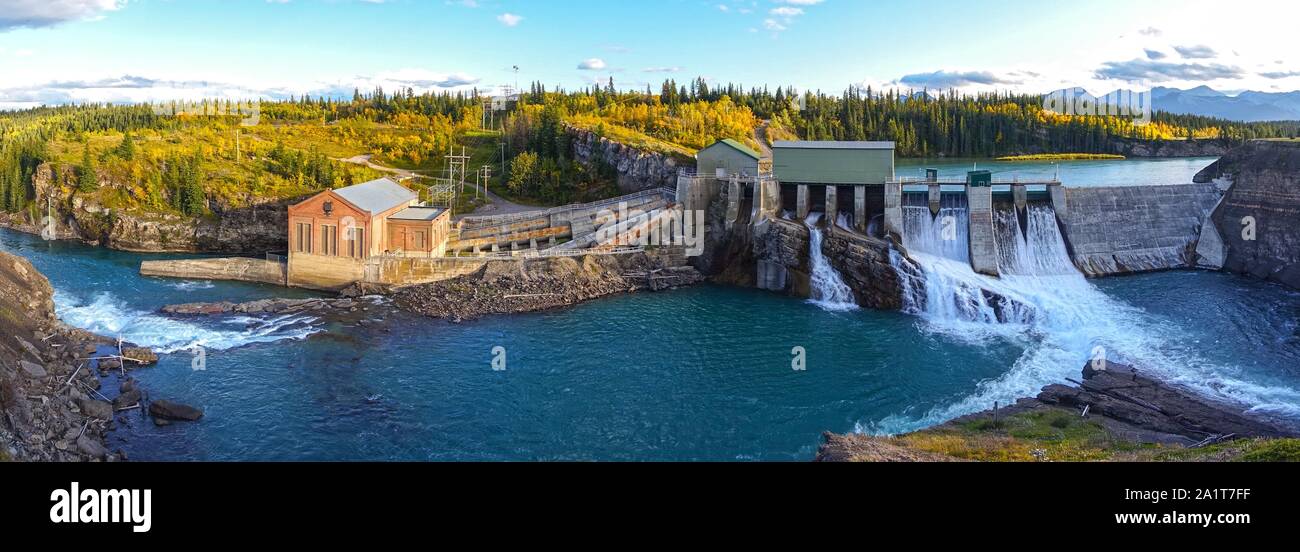 Panoramablick auf Horseshoe Falls Dam am Bow River, Rocky Mountains Ausläufern Kananaskis Country westlich von Calgary, Alberta Kanada Stockfoto