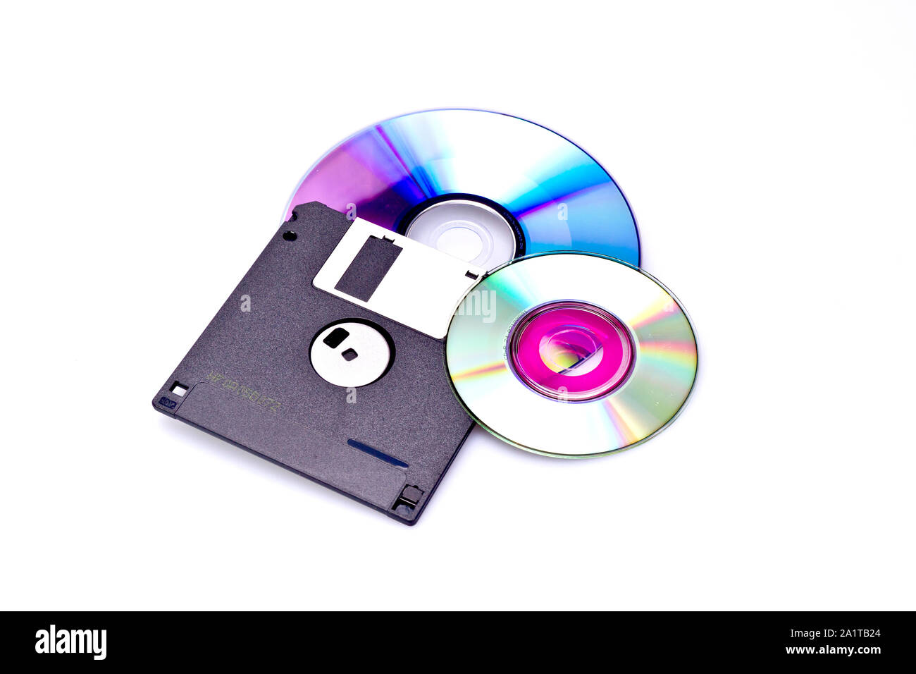 Speichern von Daten wie dvd und disket auf weißem Hintergrund Stockfoto