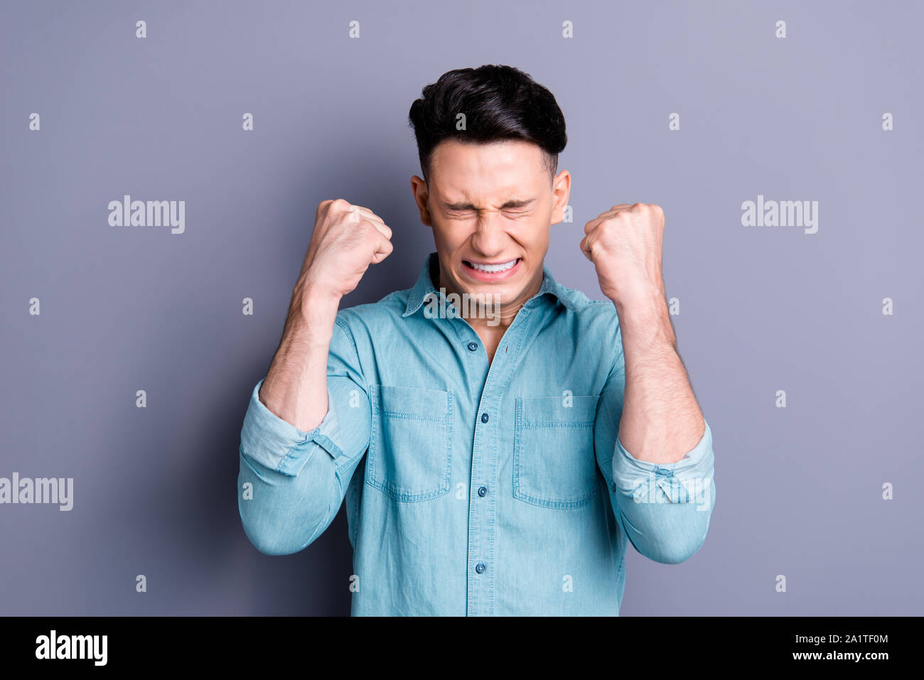 Portrait von verärgert und besorgt - Attraktive schöner Mann präparierten Ich Stockfoto