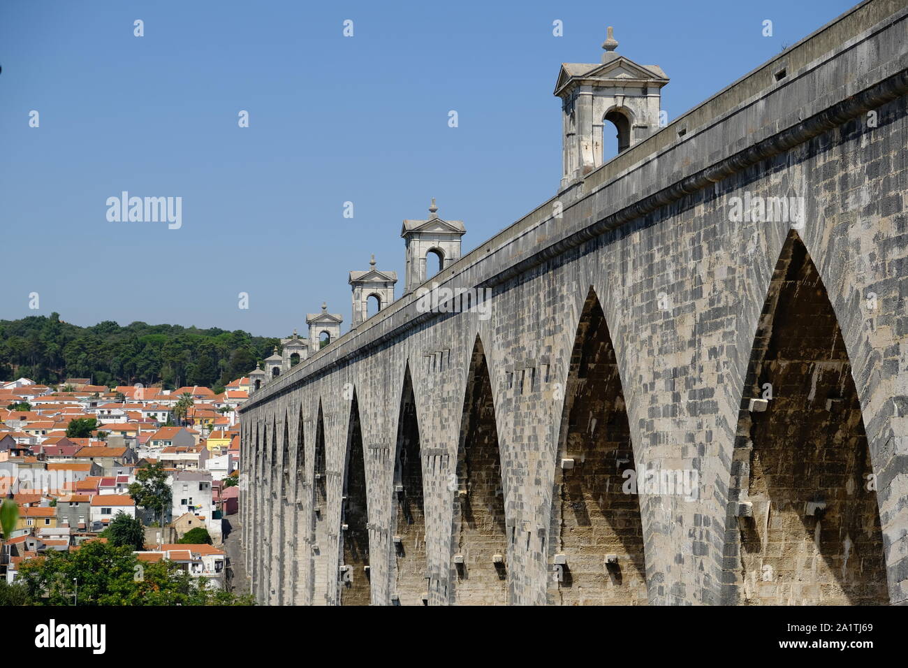 Portugal Lissabon Aquädukt Bögen über den Alcantara-tal malerische Aussicht Stockfoto