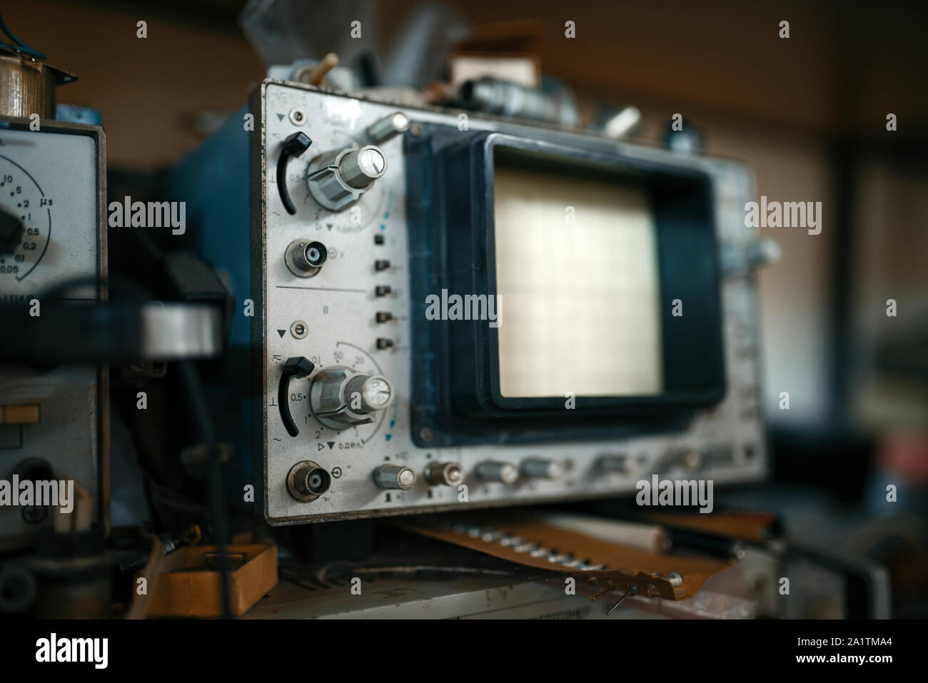 Elektrische Prüfung Werkzeuge in Lab, Oszilloskop Stockfoto