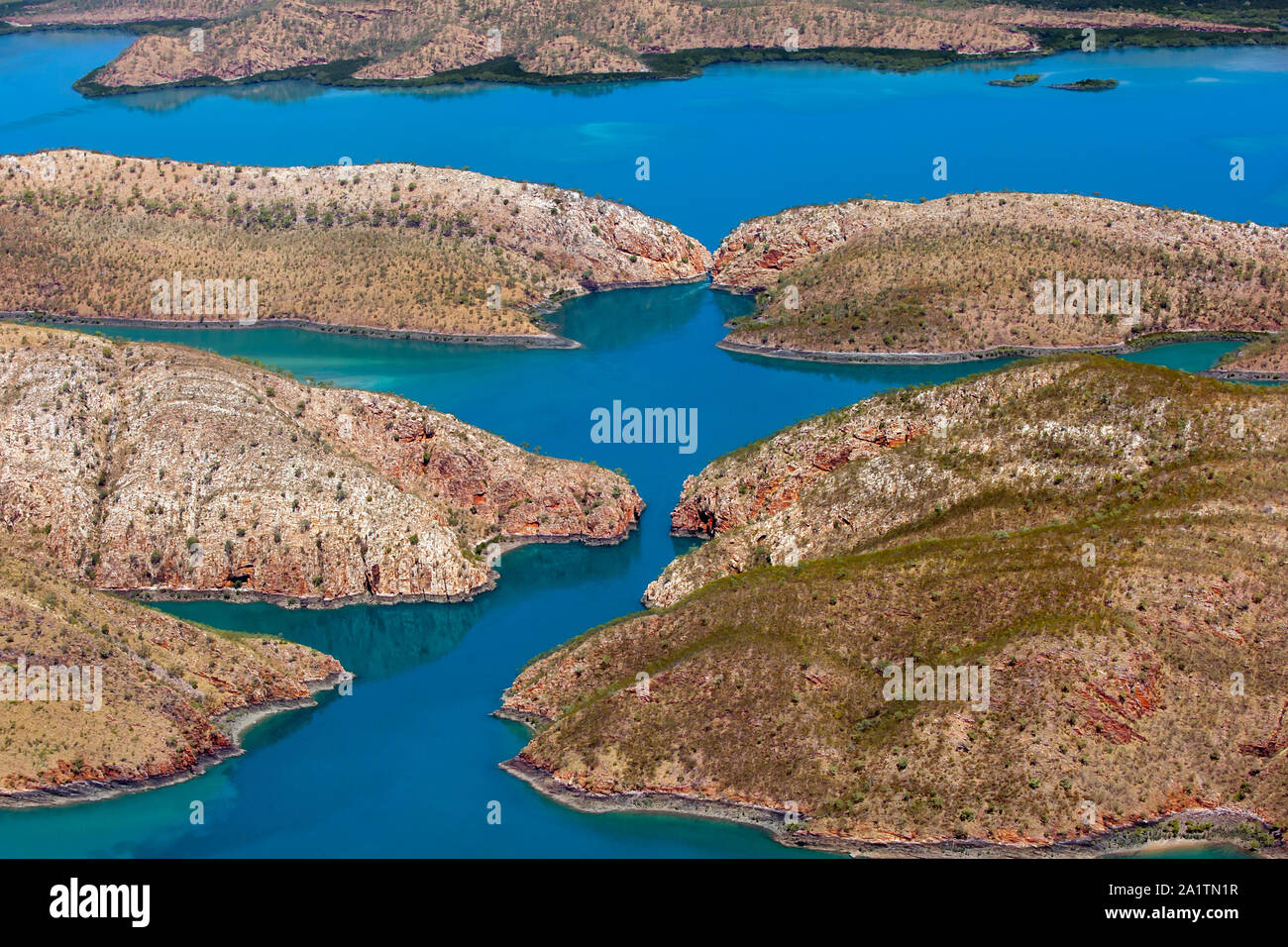 Luftaufnahme der Horizontalen Wasserfälle an der australischen Küste nord-östlich von Broome in Westaustralien, Australien. Stockfoto