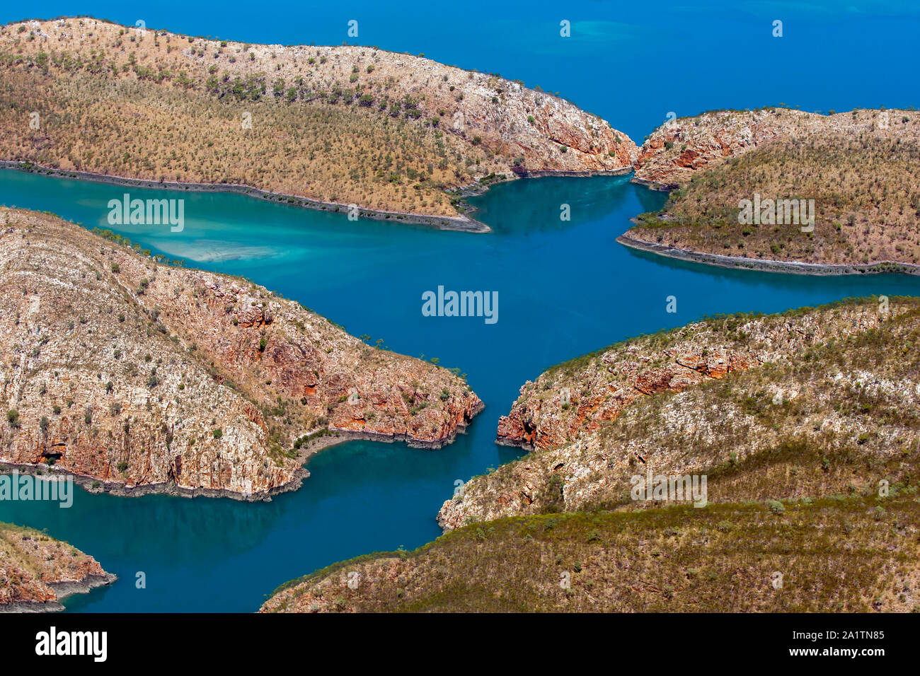Luftaufnahme der Horizontalen Wasserfälle an der australischen Küste nord-östlich von Broome in Westaustralien, Australien. Stockfoto