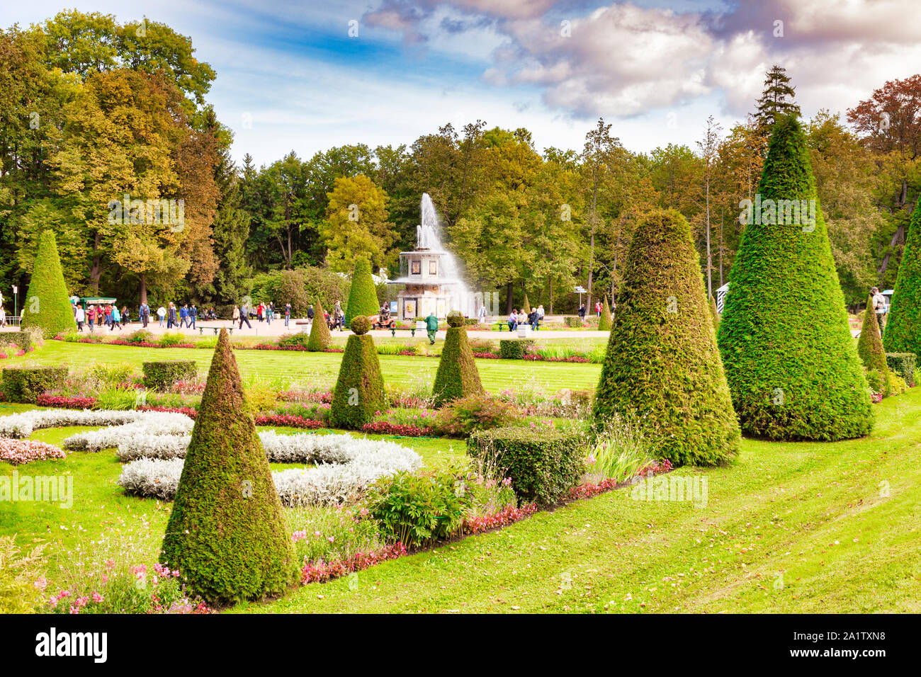 Hochzeitstorte Brunnen Stockfotos Und Bilder Kaufen Alamy