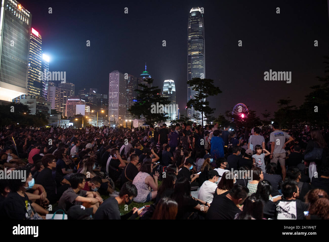 Die Demonstranten versammeln sich während des Jubiläums. regierungsfeindlichen Demonstranten das 5-jährige Jubiläum der Bewegung am Tamar Park in Hongkong zu gedenken. Stockfoto