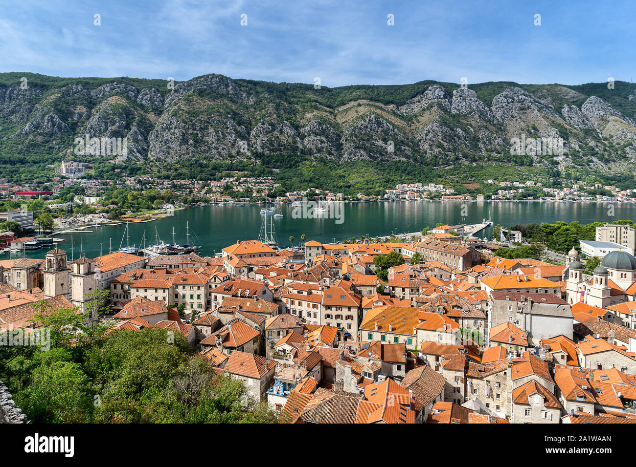 Blick über die Bucht von Kotor aus der Festung in Kotor Montenegro Stockfoto